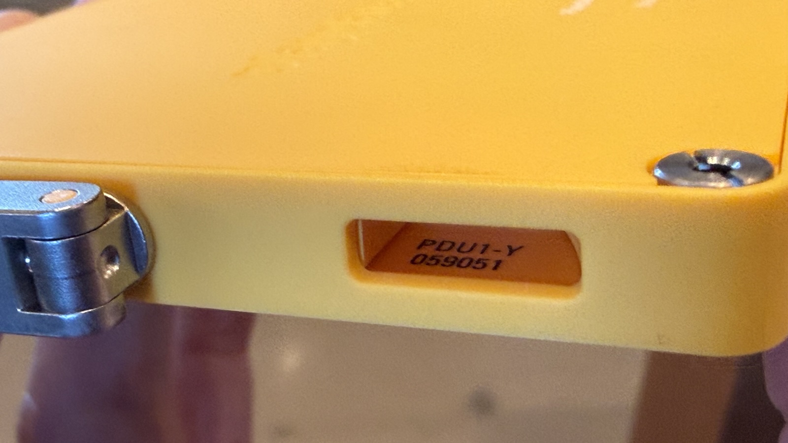 The device ID is visible in the place where the crank is stowed.